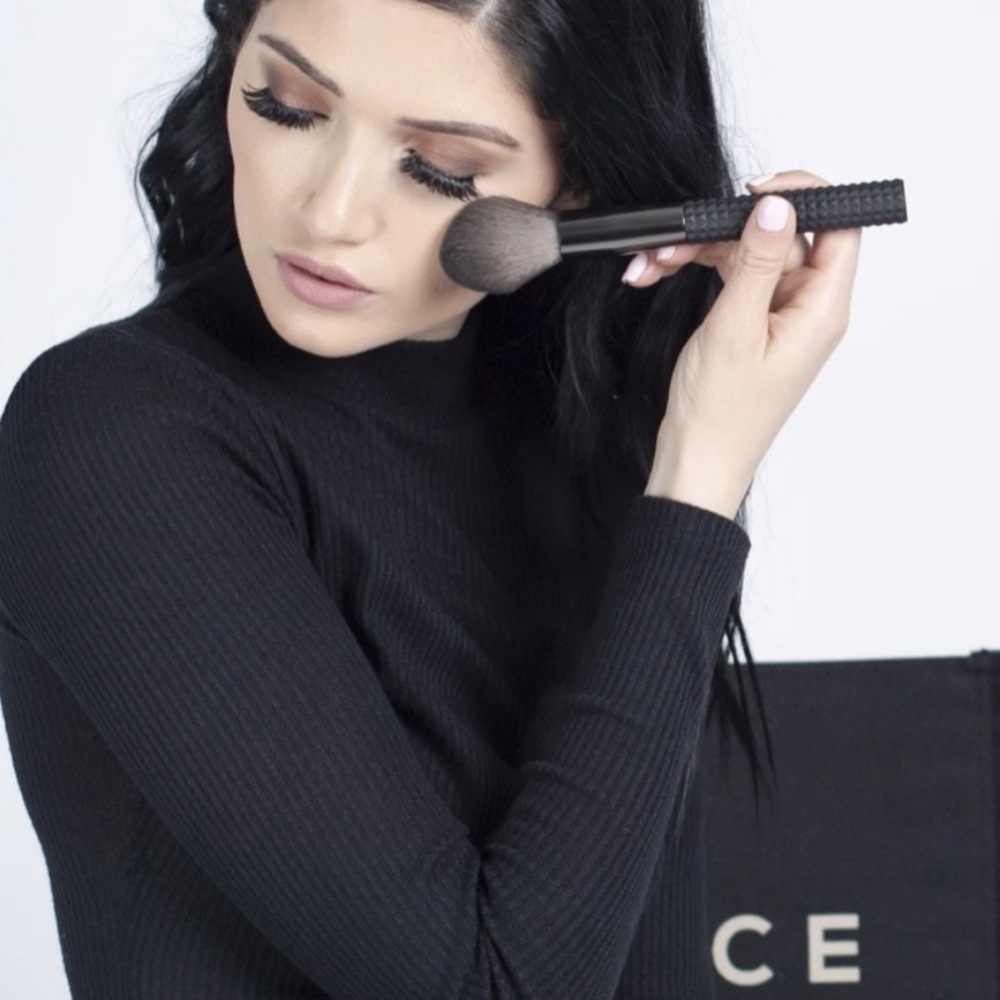 Laruce LR360 Tapered Face Brush